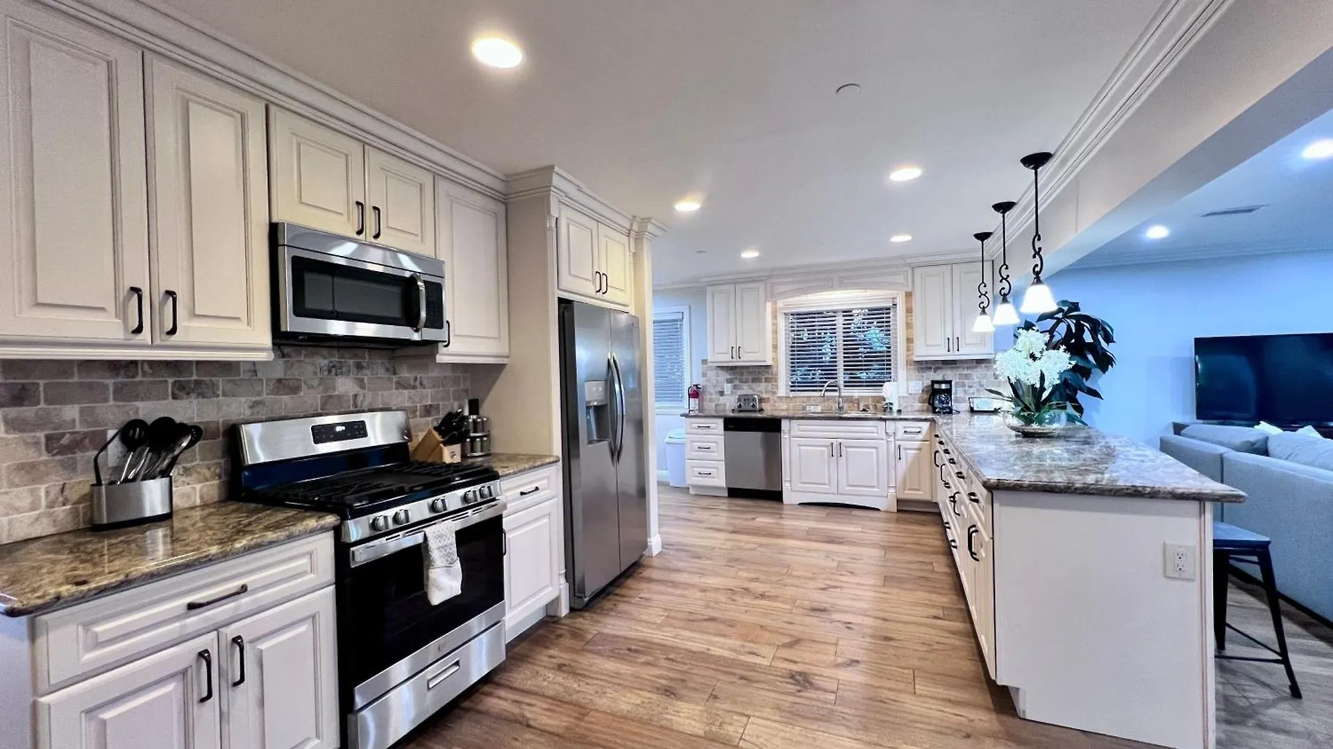Сasa de vacaciones Spectacular 5 Bedroom, 4 Bath Pool Home Near Disney Anaheim