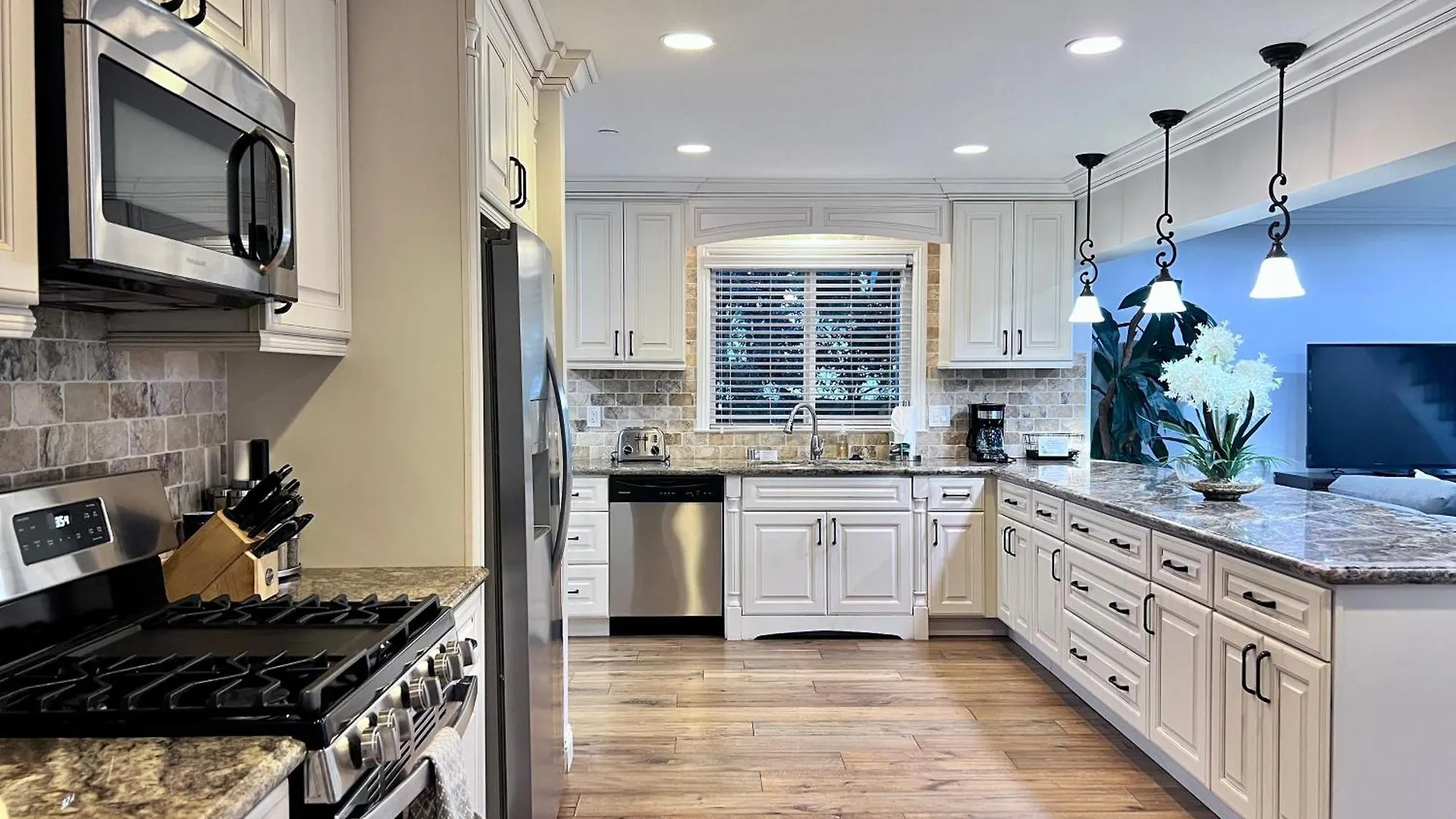Сasa de vacaciones Spectacular 5 Bedroom, 4 Bath Pool Home Near Disney Anaheim