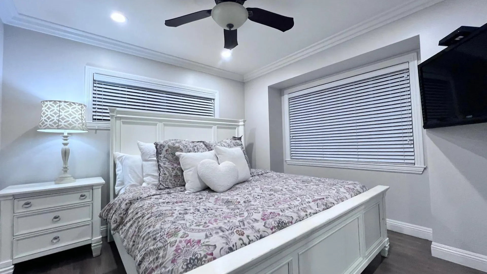 Сasa de vacaciones Spectacular 5 Bedroom, 4 Bath Pool Home Near Disney Anaheim