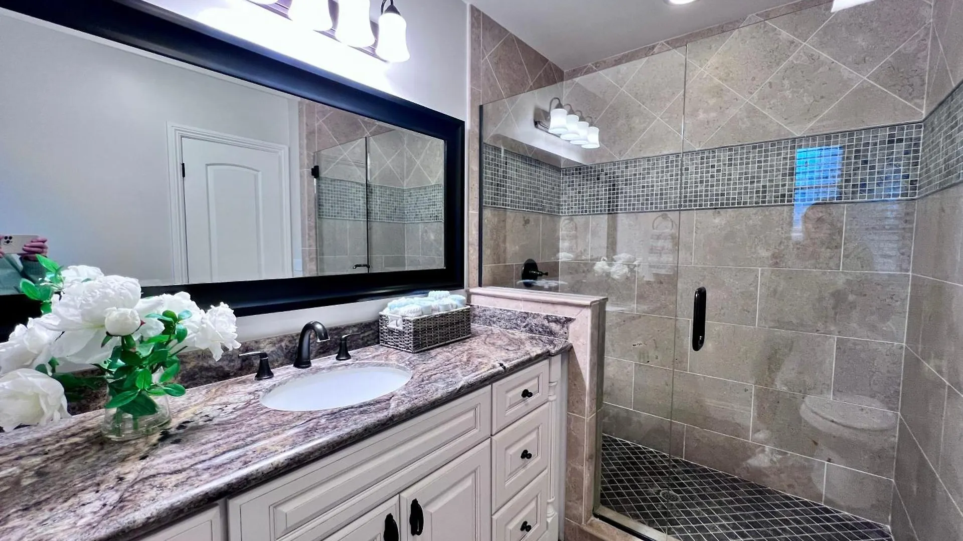 Spectacular 5 Bedroom, 4 Bath Pool Home Near Disney Anaheim Сasa de vacaciones