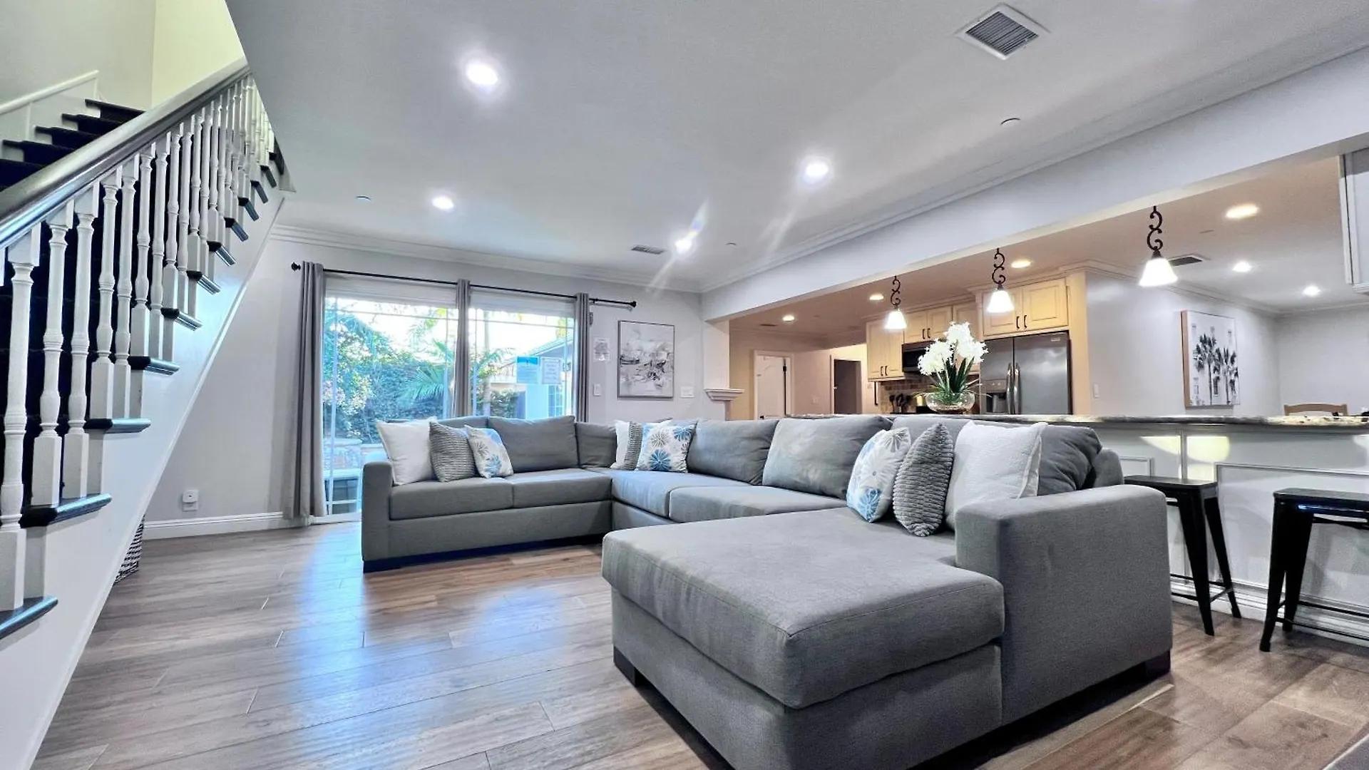 Spectacular 5 Bedroom, 4 Bath Pool Home Near Disney Anaheim