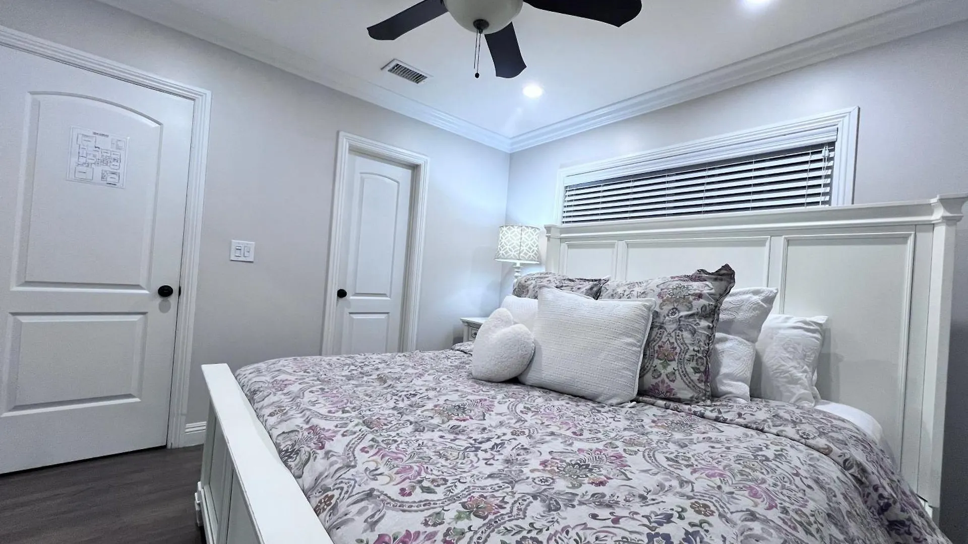 Spectacular 5 Bedroom, 4 Bath Pool Home Near Disney Anaheim Сasa de vacaciones